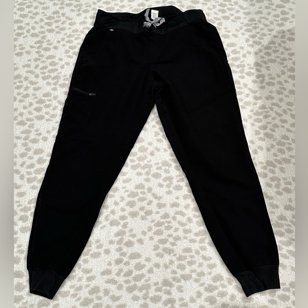 FIGS women’s jogger scrub pants